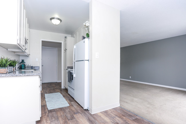 Solaris Apartments in Hayward, CA - Building Photo - Interior Photo