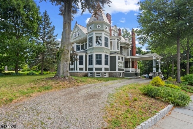 property at 1 Franklin Pl