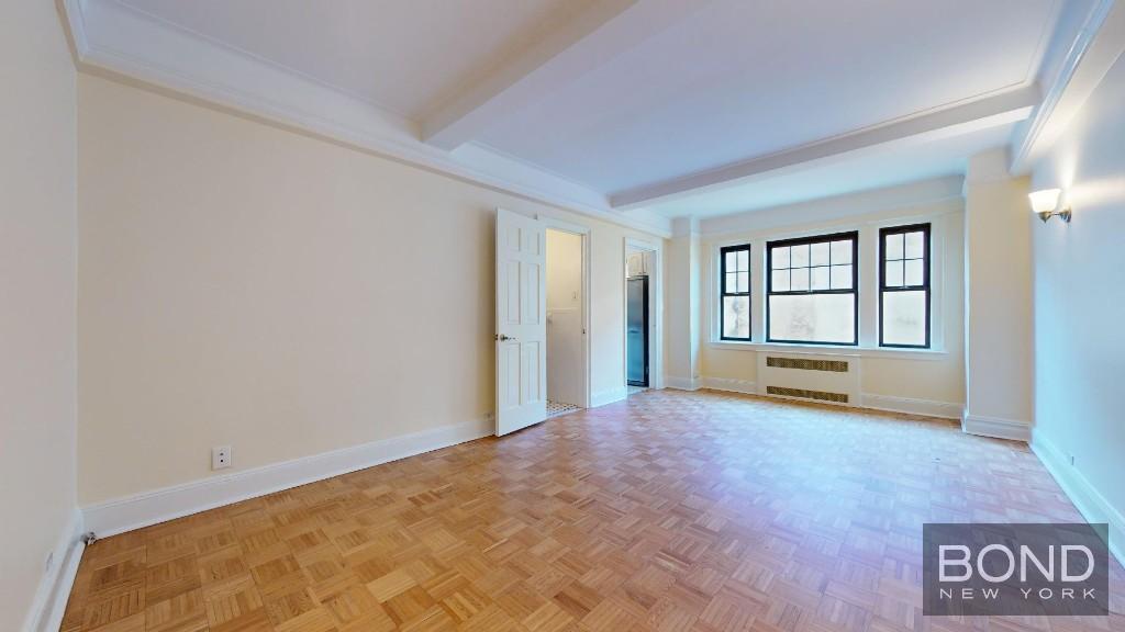 95 Christopher St in New York, NY - Building Photo