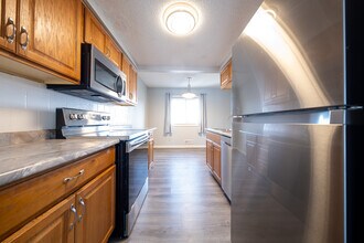 7677 Whitney Dr in Apple Valley, MN - Building Photo - Building Photo