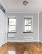 560 Hudson St in New York, NY - Building Photo - Building Photo