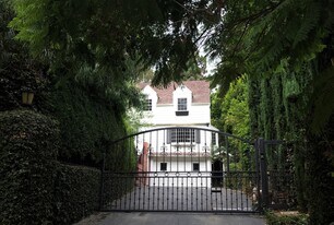 3915 Benedict Canyon Dr in Sherman Oaks, CA - Building Photo