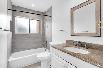 11398 Royal Palm Blvd in Coral Springs, FL - Foto de edificio - Building Photo