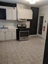 17 Somerset St, Unit 1 in Somerville, NJ - Foto de edificio - Building Photo