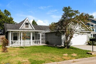 2714 Ashford Trail Dr in Houston, TX - Foto de edificio - Building Photo