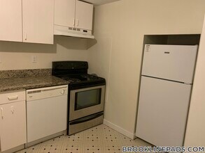 208 Winthrop Rd in Brookline, MA - Building Photo - Building Photo