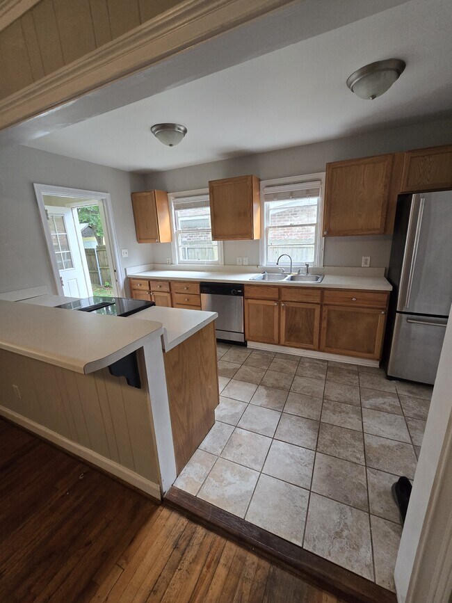 329 E 63rd St in Savannah, GA - Building Photo - Building Photo