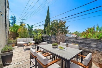 1225 1/2 S Longwood Ave in Los Angeles, CA - Building Photo - Building Photo