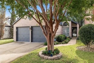 2956 S Bend Dr in Dallas, TX - Building Photo