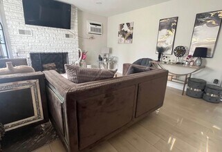 3407 N Ozark Ave in Chicago, IL - Building Photo - Building Photo