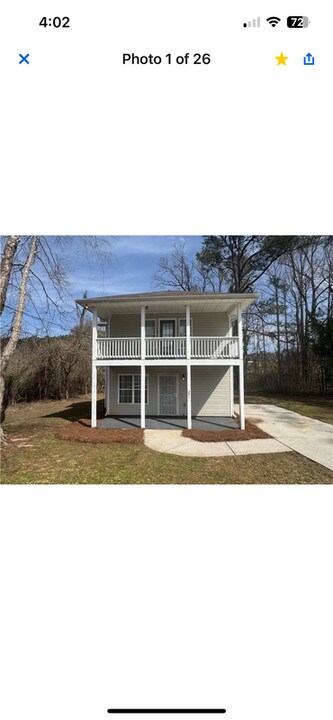 251 Margaret St in Fairburn, GA - Foto de edificio