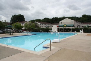 Harbor Club Apartments