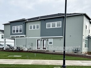 6728 SE Crimson Ln in Hillsboro, OR - Building Photo - Building Photo