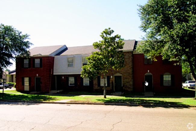 Vintage Apartments in Jackson, MS - Building Photo - Building Photo