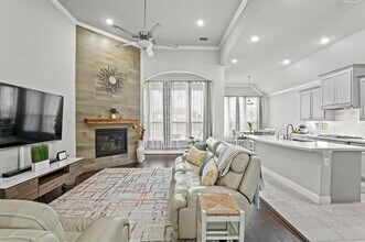 352 Long Meadow Way in Lewisville, TX - Building Photo - Building Photo