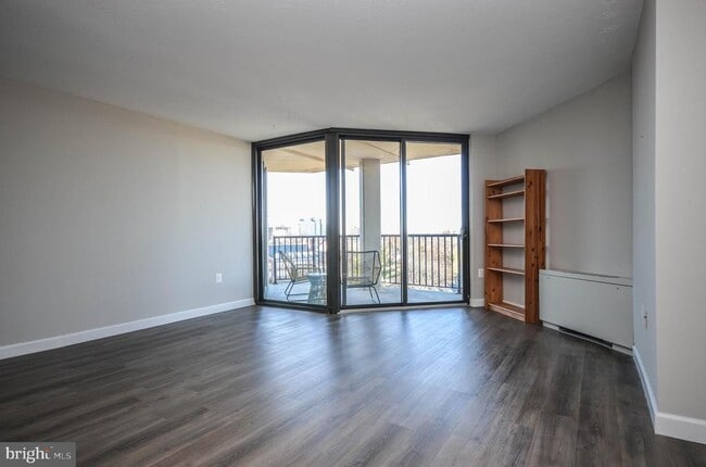 4242 East-West Hwy in Bethesda, MD - Building Photo - Building Photo