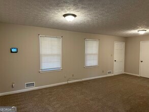 215 Fayetteville Rd in Fairburn, GA - Building Photo - Building Photo