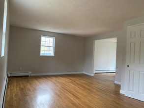 33 Atherton Rd in Foxboro, MA - Foto de edificio - Building Photo