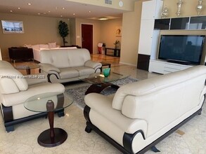 100 Lincoln Rd, Unit # PH4 in Miami Beach, FL - Building Photo - Building Photo