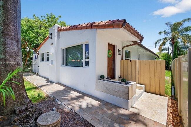 property at 1622 Mayo St