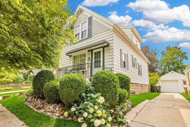 property at 921 E Colfax Pl