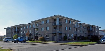 25 Barnaby Dr in St Catharines, ON - Building Photo