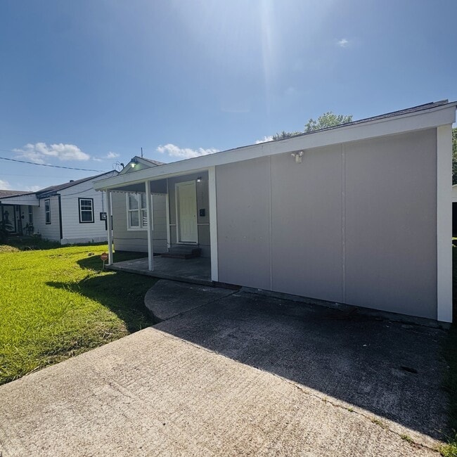 property at 3556 27th St