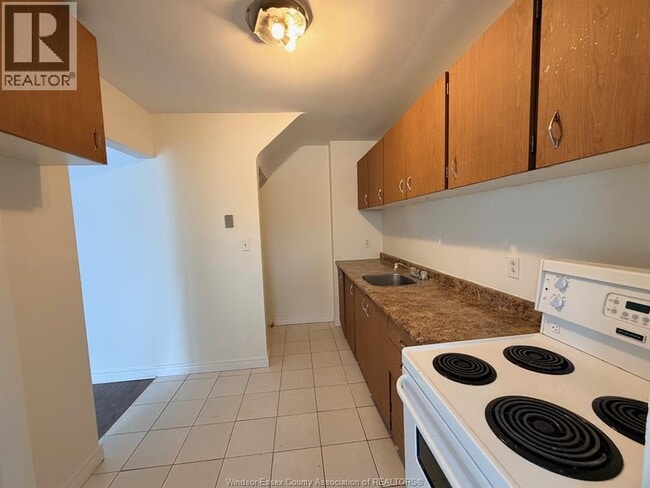 1730 Columbia Ct in Windsor, ON - Building Photo - Building Photo