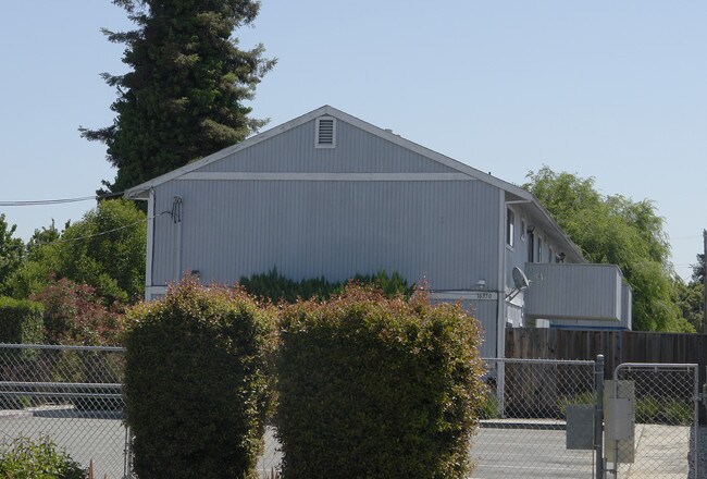 16954 Meekland Ave in Hayward, CA - Building Photo - Building Photo