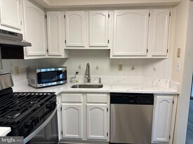 106 Lassen Ct in Princeton, NJ - Building Photo
