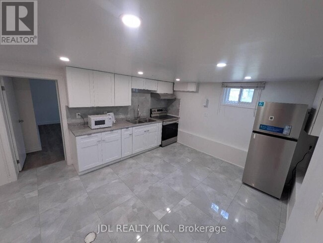 345 Centre St E