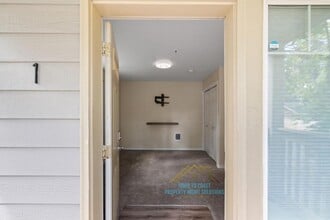 225 SE 126th Ave in Portland, OR - Building Photo - Building Photo