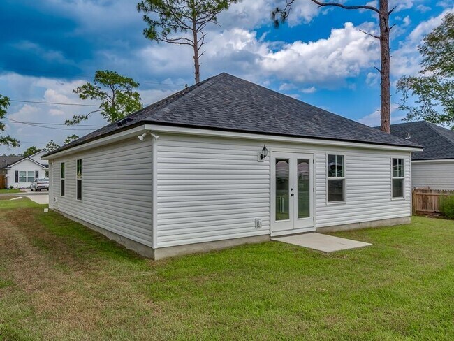 115 Nelson Rd in Crawfordville, FL - Building Photo - Building Photo