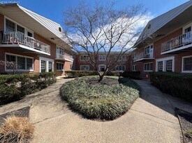 100 Manhasset Ave in Port Washington, NY - Building Photo