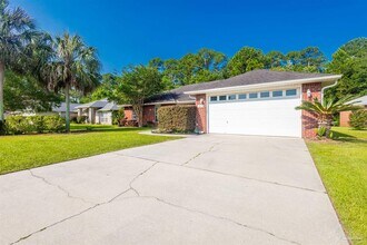 1915 Crown Pointe Blvd in Pensacola, FL - Foto de edificio - Building Photo