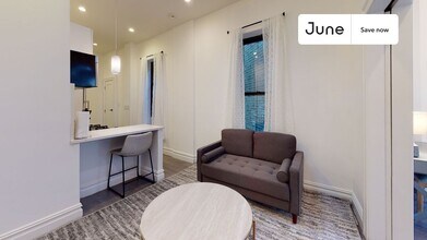 824 9th Ave in New York, NY - Building Photo - Building Photo