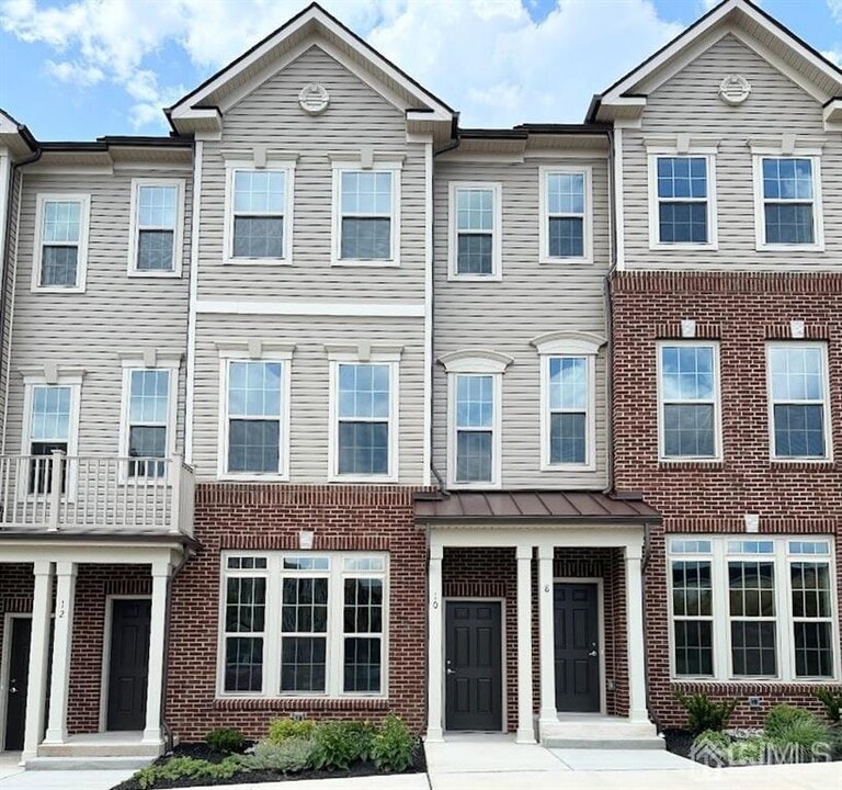 10 Sternadori Rd in Branchburg, NJ - Building Photo