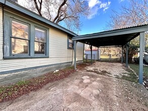 1112 W 3rd St in Taylor, TX - Building Photo - Building Photo