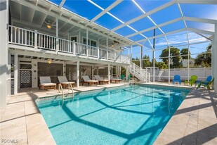 424 Lagoon Dr in Sanibel, FL - Building Photo
