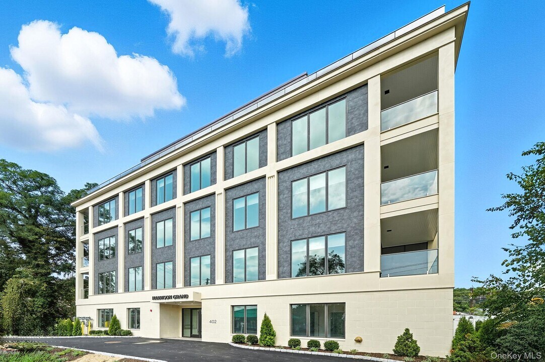 402 Halstead Ave in Harrison, NY - Building Photo