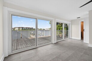 624 Southwind Cir in North Palm Beach, FL - Building Photo