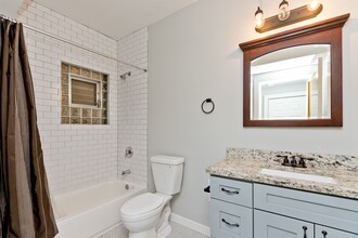 1046 Chicago Ave, Unit 2W in Oak Park, IL - Foto de edificio - Building Photo