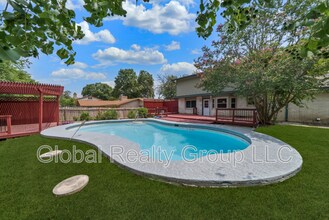 4927 El Gusto St in San Antonio, TX - Building Photo - Building Photo