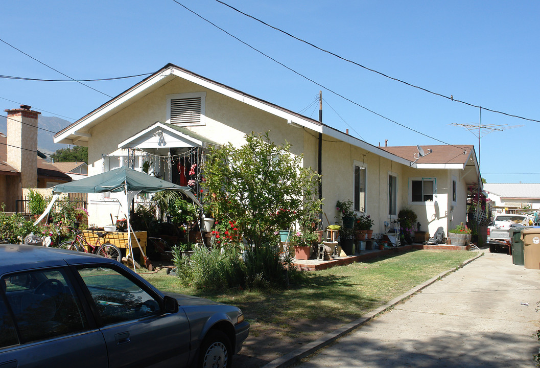 423 N 10th St in Santa Paula, CA - Building Photo