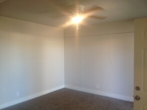 2901 E Olive Ave in Fresno, CA - Building Photo - Building Photo