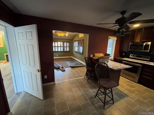 6 Serpentine Ln in Levittown, NY - Building Photo - Building Photo