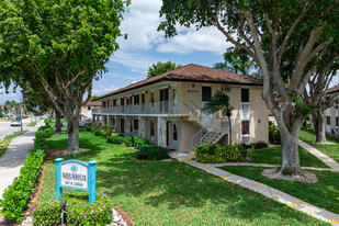 Aquarius Apartments of Marco Island in Marco Island, FL - Foto de edificio - Building Photo