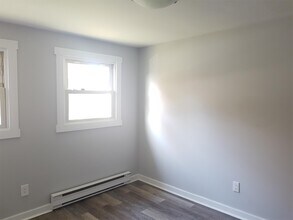 184 Christina St S in Sarnia, ON - Building Photo - Building Photo