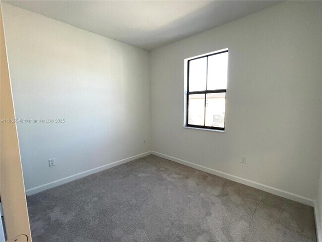 23029 SW 128th Pl in Miami, FL - Foto de edificio - Building Photo