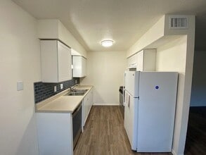 12120 Menaul Blvd NE in Albuquerque, NM - Building Photo - Building Photo